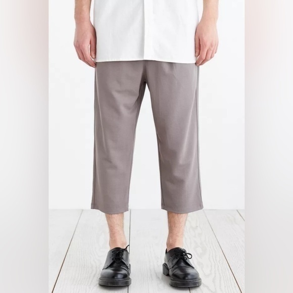 3/$30 _ URBAN OUTFITTERS | NWOT Your  Neighbors Pleated Cropped grey -Medium‌ - Picture 3 of 9